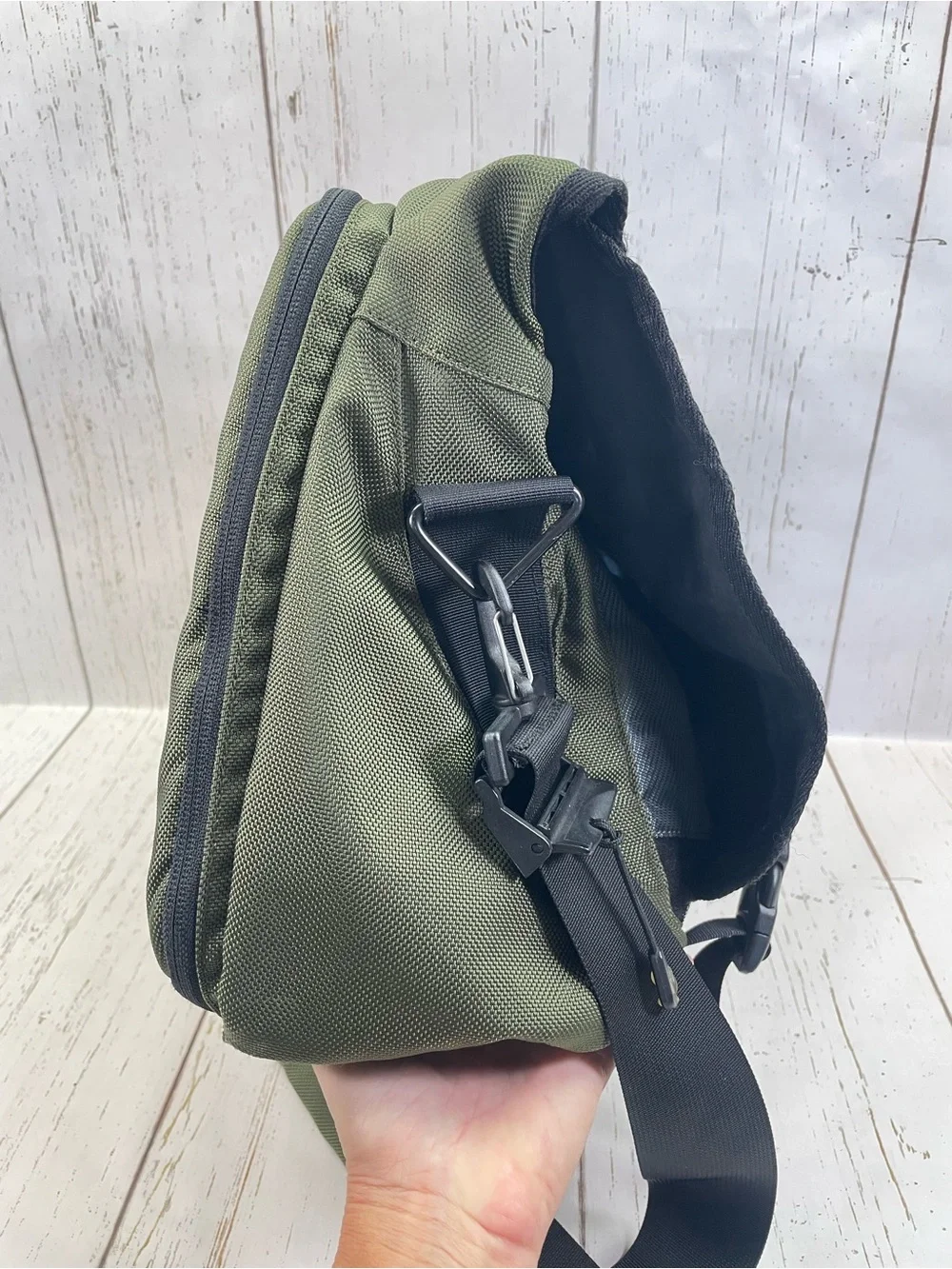 Timbuk2 Classic Messenger Bag Luggage Collection with Trolley Sleeve *Medium